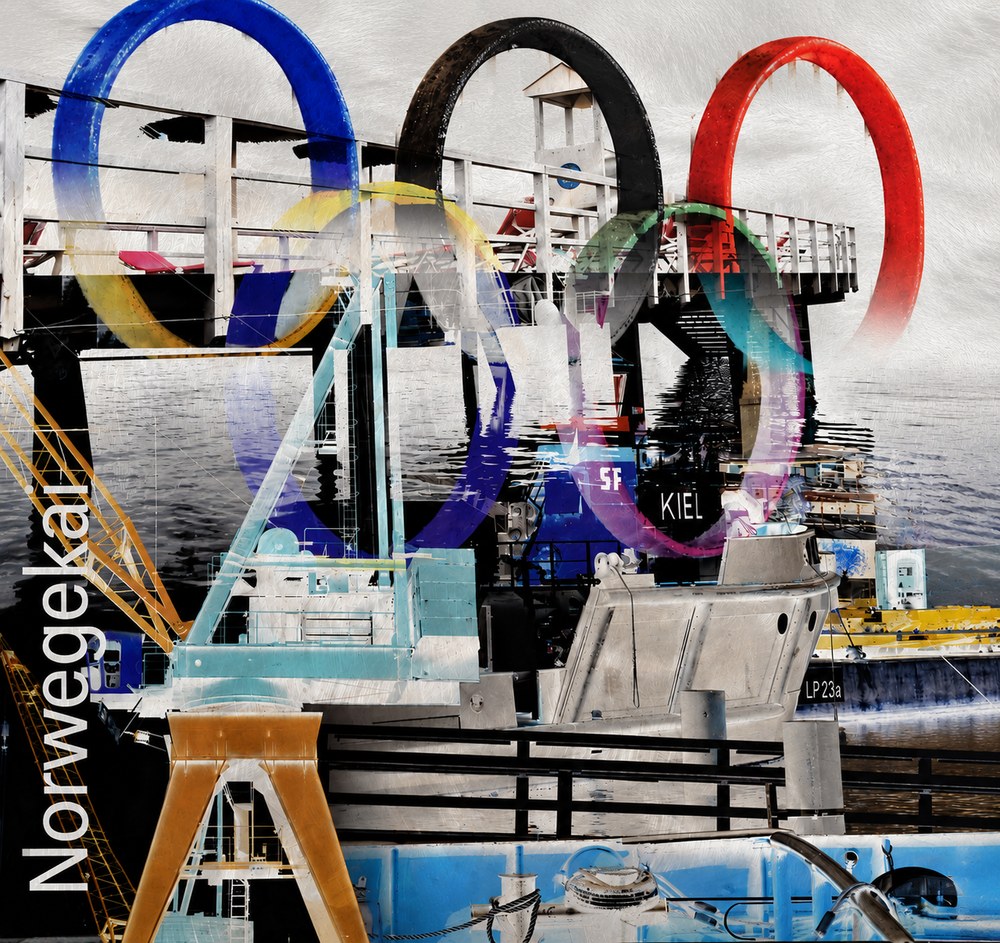 Kunstwerk der Kieler Norwegekai mit Fähre und olympischen Ringen